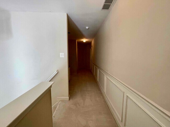 Building Photo - 53 Ross Way