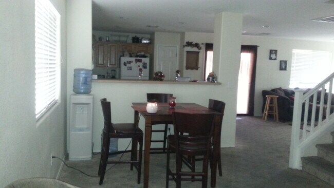 Building Photo - Beautiful SW 4 bedroom home with 2 car garage!