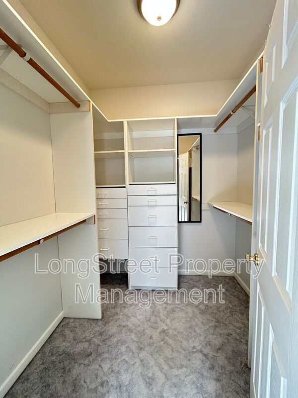 Building Photo - 852 Marilyn Dr