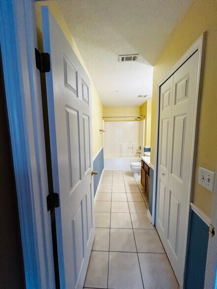 Building Photo - 9690 Amarante Cir