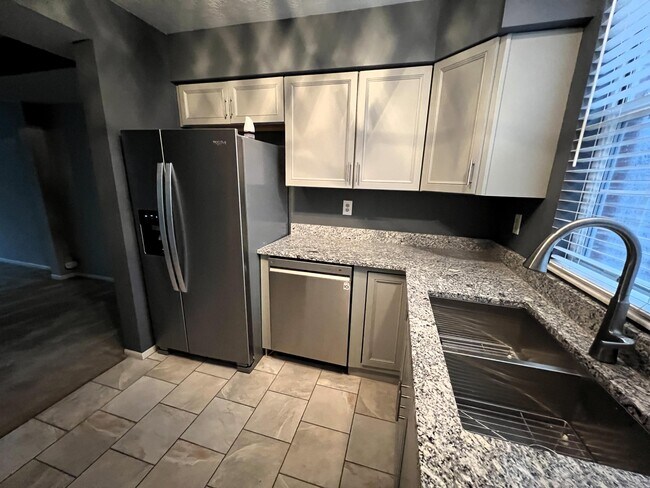 Building Photo - 7115 Sweetwater Dr