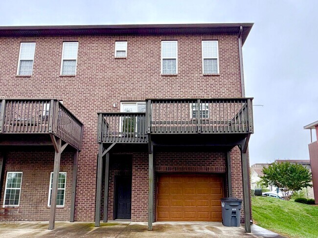Building Photo - 90 Promontory Ln