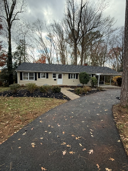 Primary Photo - 98 Lynnhaven Dr