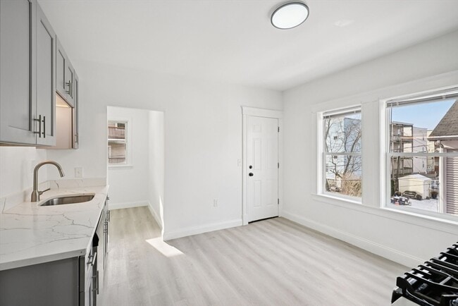 Building Photo - 20 Wilcock St