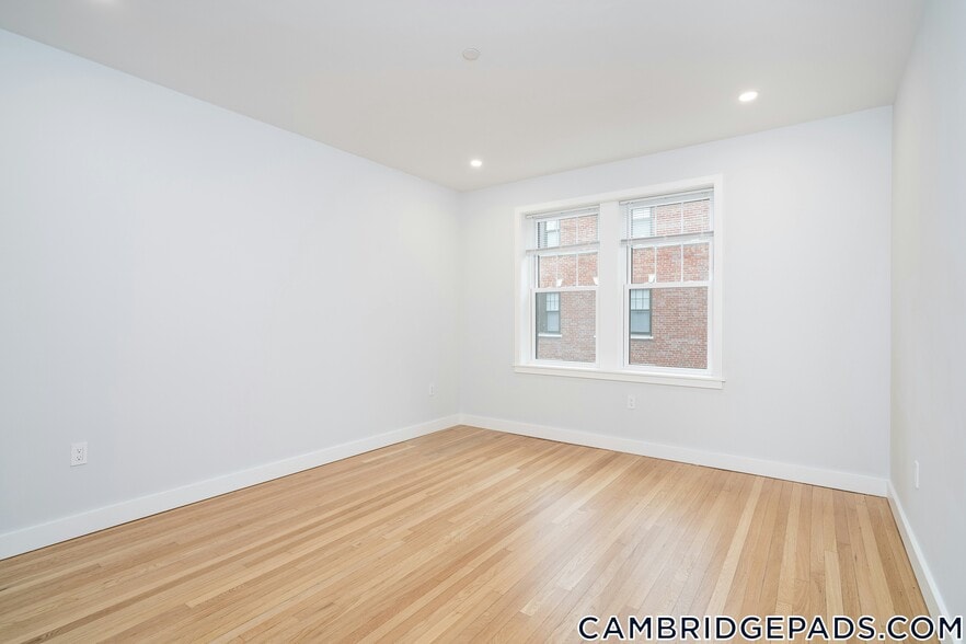 Building Photo - 19A Forest St