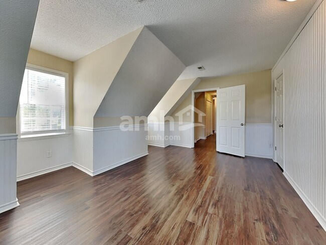 Building Photo - 55 Old Tree Ct