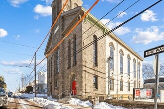 Building Photo - 401 Martin St