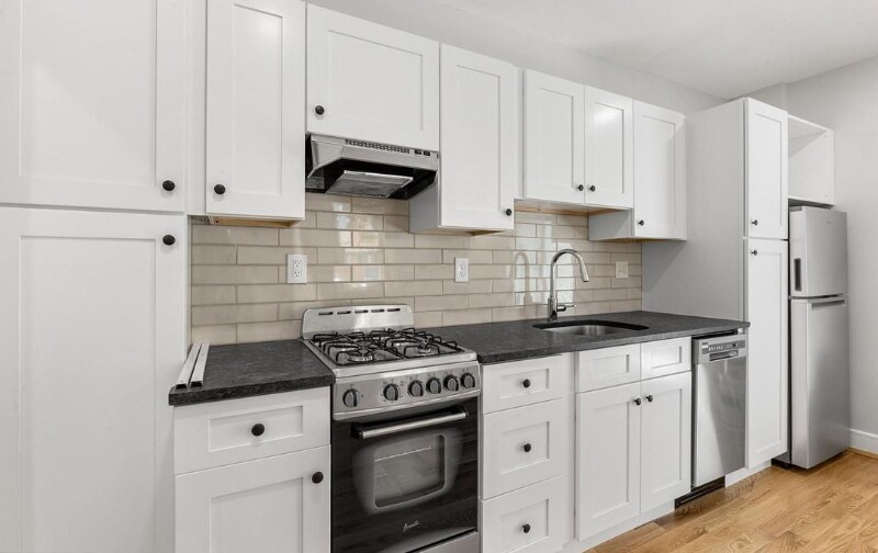 Building Photo - 1916 Poplar St