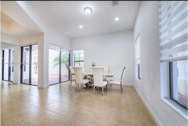 Building Photo - 8362 NW 39th Ct