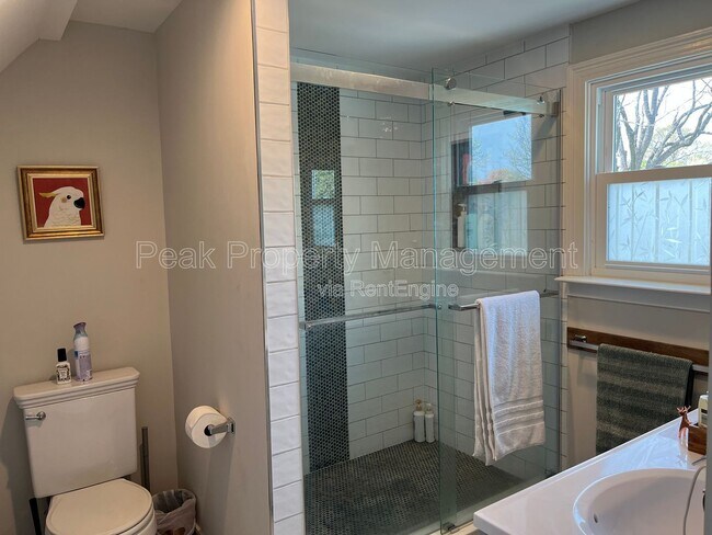 Building Photo - 3514 Montrose Ave