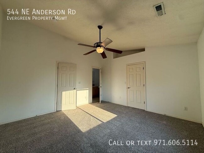 Building Photo - 544 NE Anderson Rd