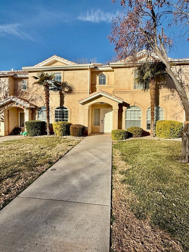 Building Photo - Adorable 3-BR Parkside Townhome