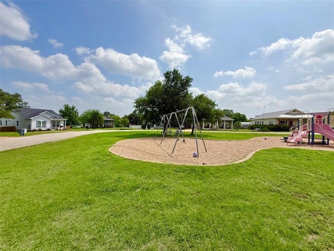 Building Photo - 289 Heatherwood Dr