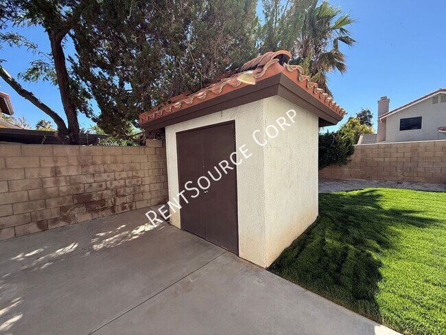 Building Photo - 40055 Castana Ln