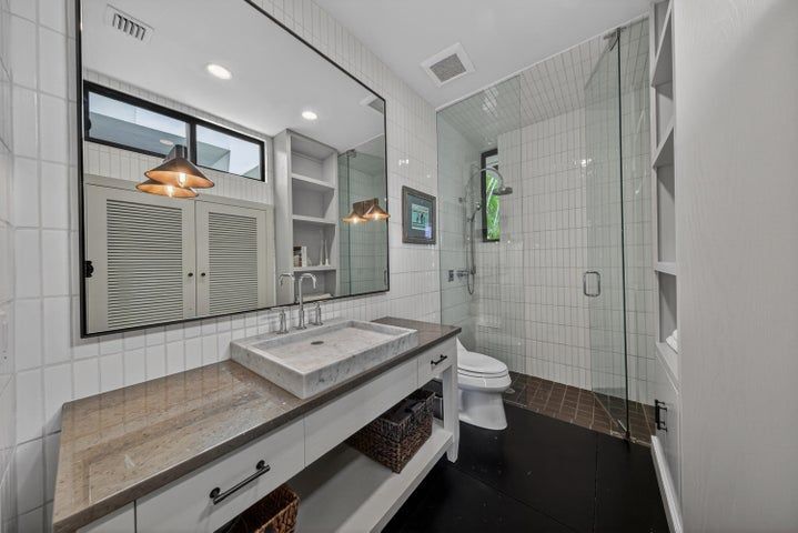 Building Photo - 420 SE 17th Ave