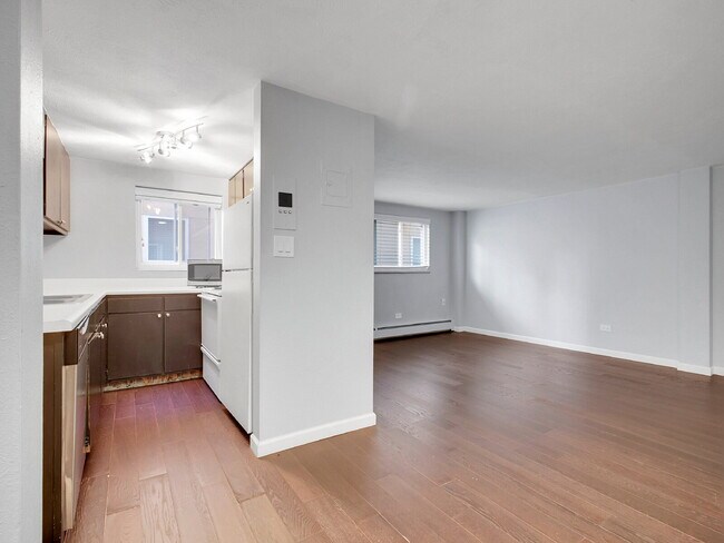 Building Photo - $1,625 - 1 Bed 1 Bath Condo Available Near...