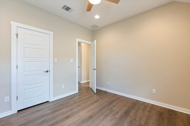 Building Photo - Beautiful Move-In Ready 4 bedroom, 3 bathroom home in Liberty Hill ISD!