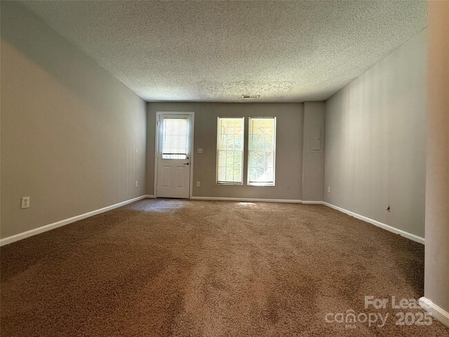 Building Photo - 621 Lex Dr