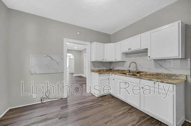 Building Photo - 1319 Marshall St