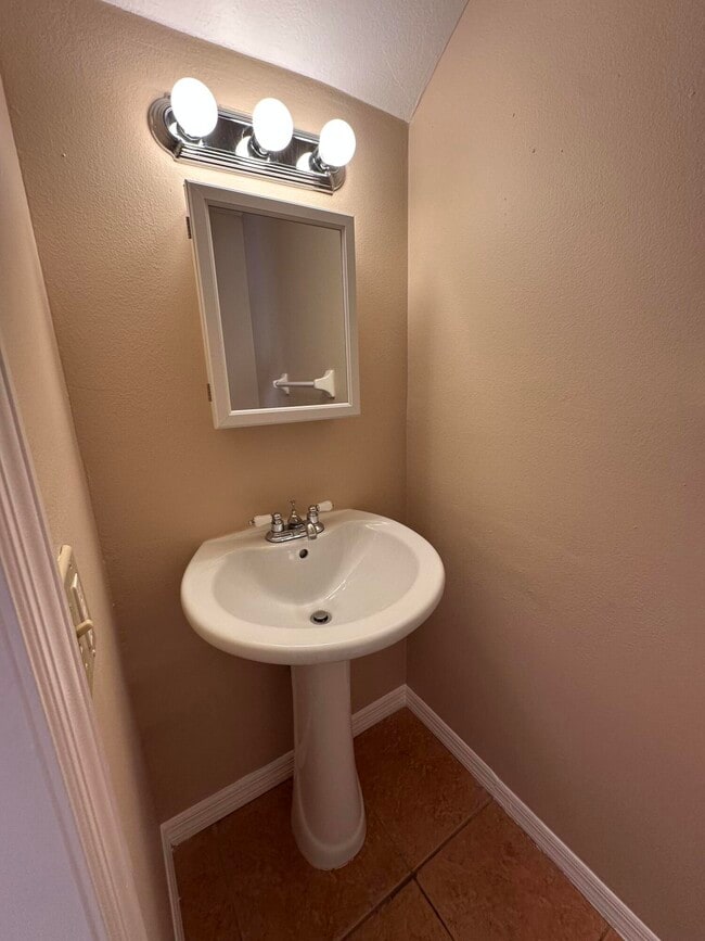 Building Photo - 954 Louisiana Ave