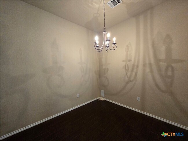 Building Photo - 697 Creekside Cir