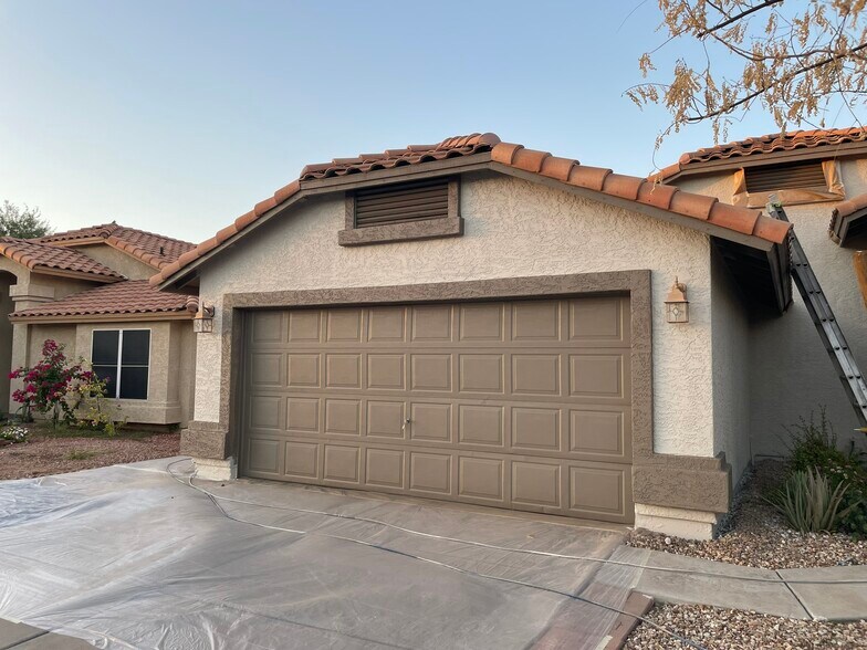 Front yard - 1220 W Butler Dr