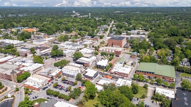 Building Photo - 541 N White St