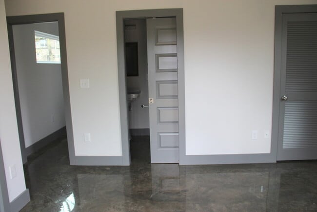 Building Photo - Large East Nashville Modern House - 3 Bedr...