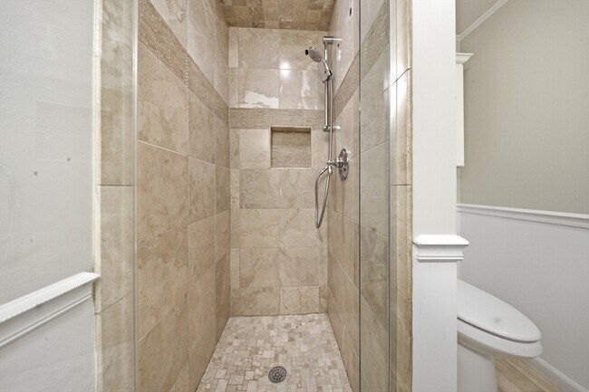 Building Photo - 7 Sherborne Cir