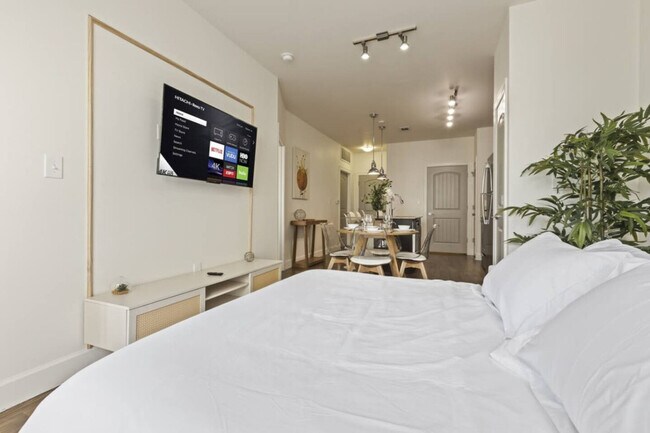 Building Photo - 5445 Town and Country Blvd