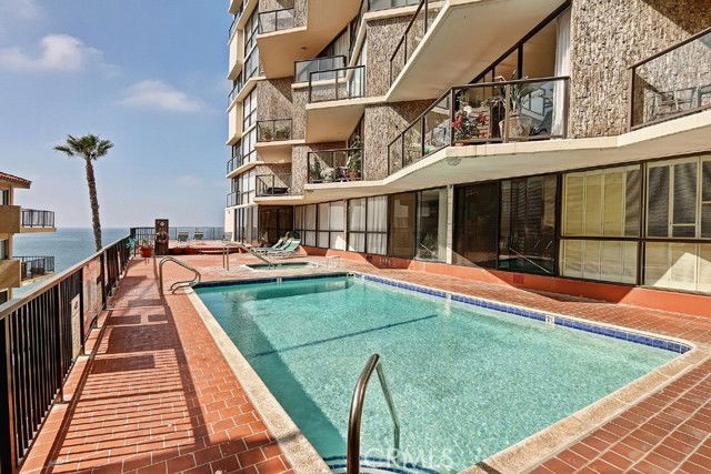 Building Photo - 531 Esplanade