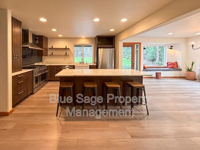 Building Photo - 241896 US-101