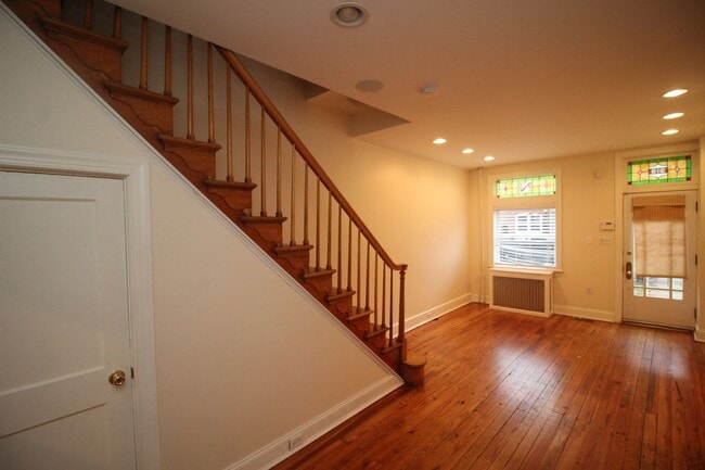 Building Photo - Exceptional Upper Fells 2bd/2ba End Rowhome w/ CAC & Rooftop Deck!--Available 7/15