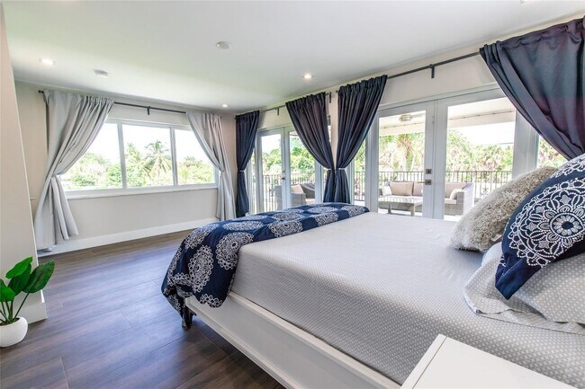 Building Photo - 2275 SW 44th St