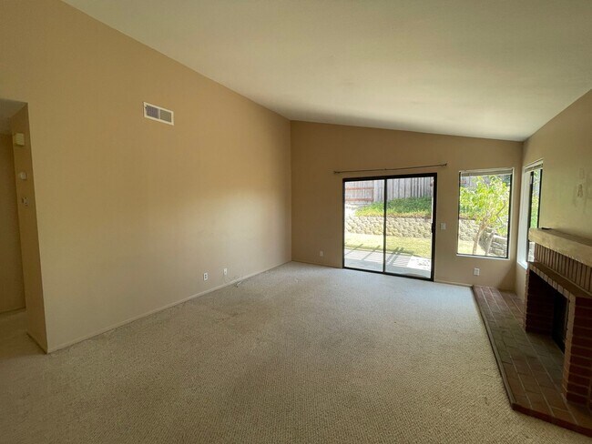 Building Photo - High Country West/Rancho Bernardo, Patio Home.  2/2, 1230 sq. ft..