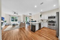 Building Photo - 6086 Seminole Gardens Cir