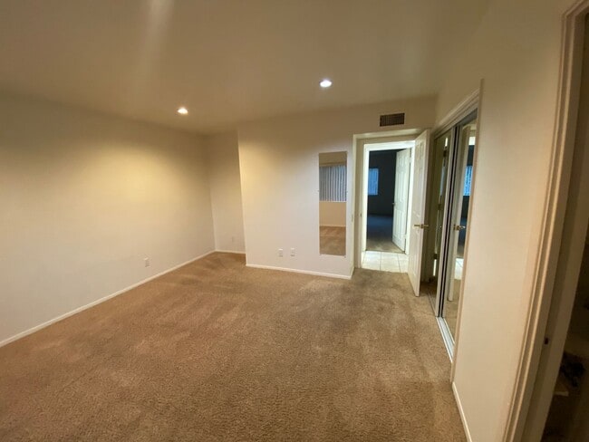 Building Photo - Spacious West Sedona home on a private 1.1...