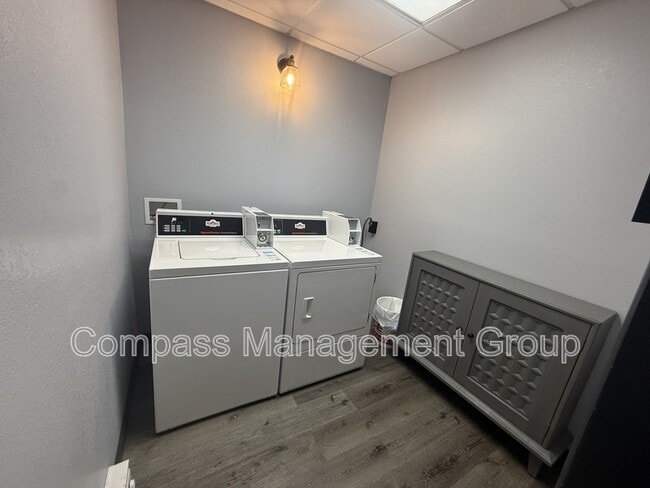 Building Photo - 813 Hall of Fame Dr