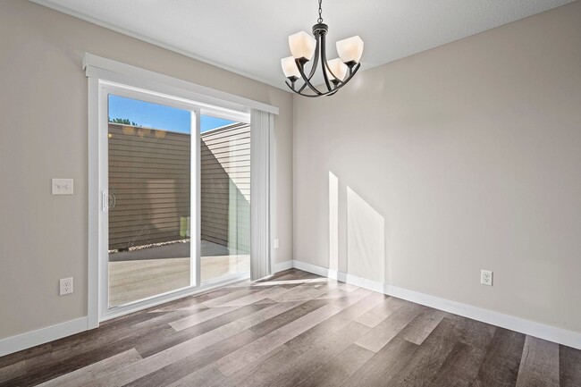 Building Photo - New 3 Bedroom Townhome
