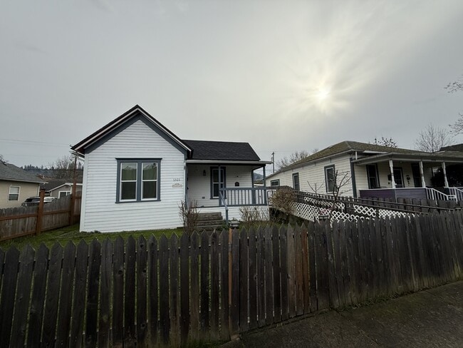 Building Photo - 1321 SE Mill St