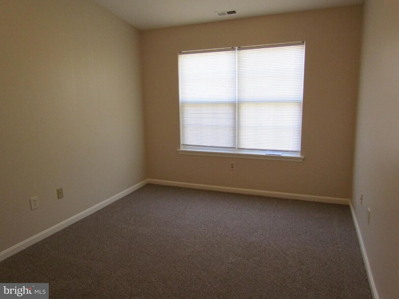 Building Photo - 1830 Vincenza Dr