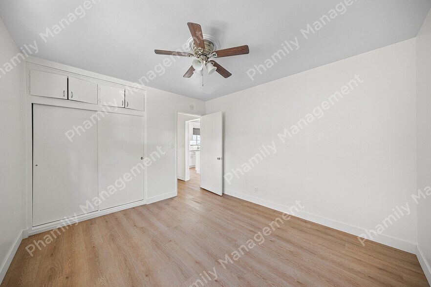 Building Photo - 426 S Los Robles Ave