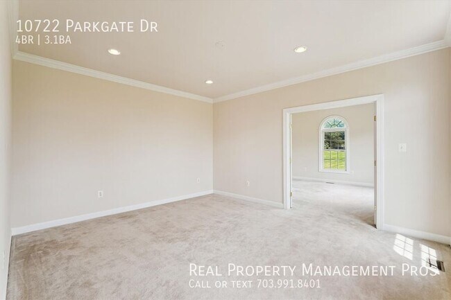 Building Photo - 10722 Parkgate Dr