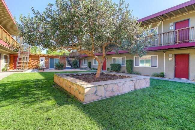 Building Photo - 6233 Montecito Blvd