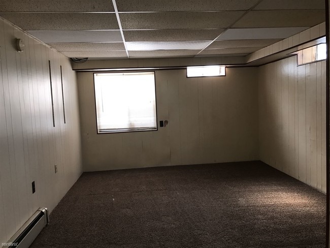 Building Photo - Studio, 1 bath  - 19162 Beech Daly Rd Apt 5