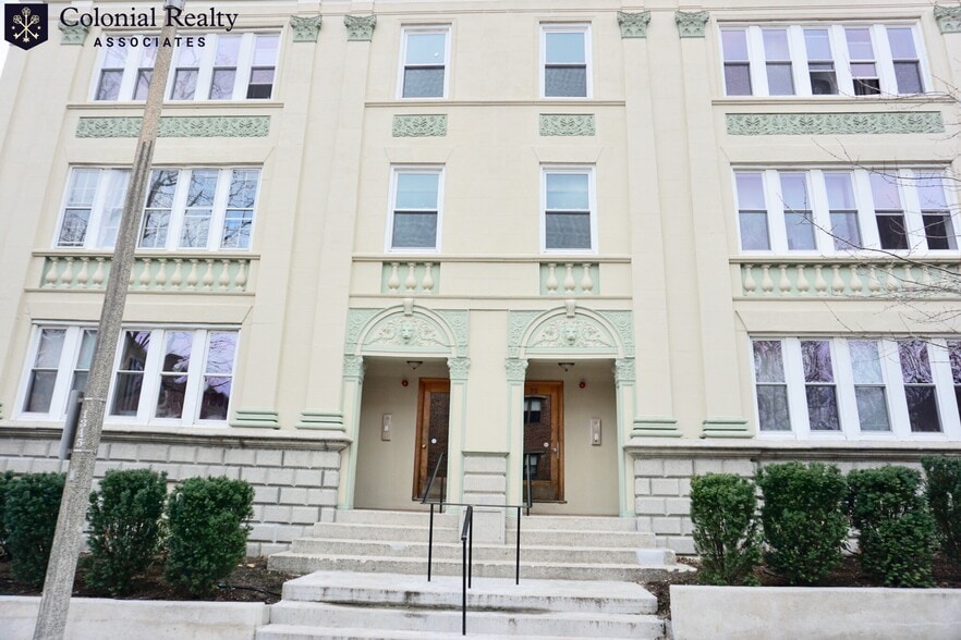 Building Photo - 72 Egmont St