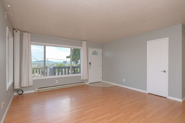 Building Photo - Updated 2 Bedroom, 1 Bathroom Condominium With Stunning Views.