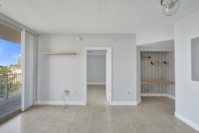 Building Photo - 3020 NE 32nd Ave