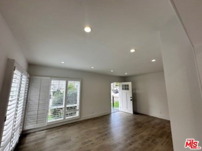 Building Photo - 620 25th St