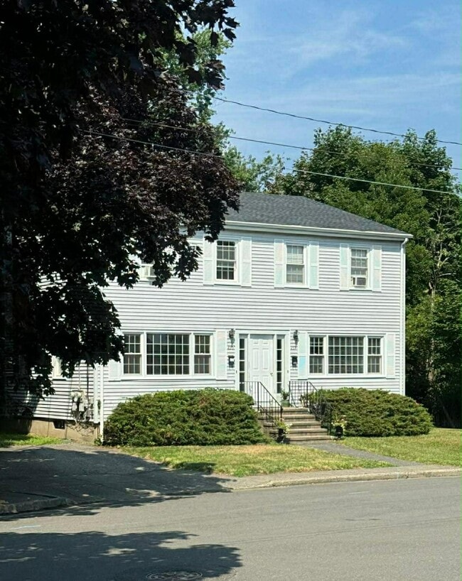 Building Photo - 237 Longdean Rd